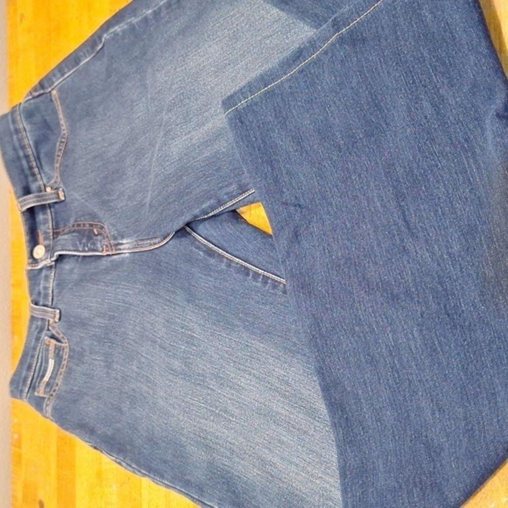 Levis 512 Bootcut Perfectly‎ Slimming 8 Medium Darker Wash